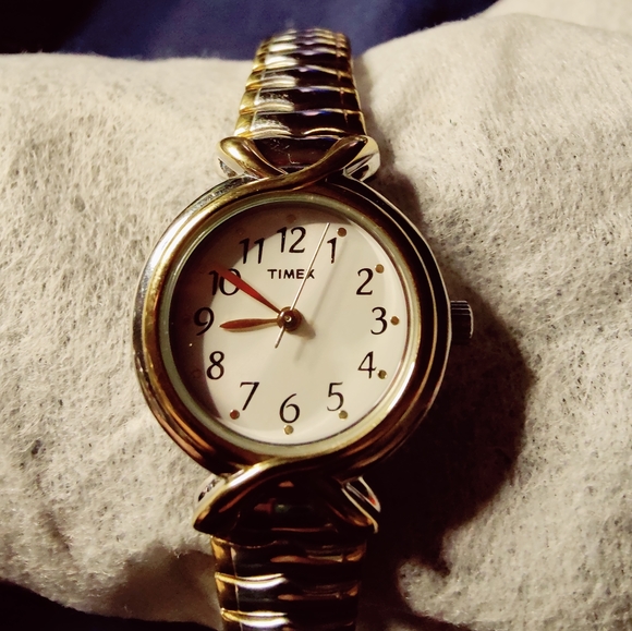 5 Timex stretch band watches - Picture 3 of 7